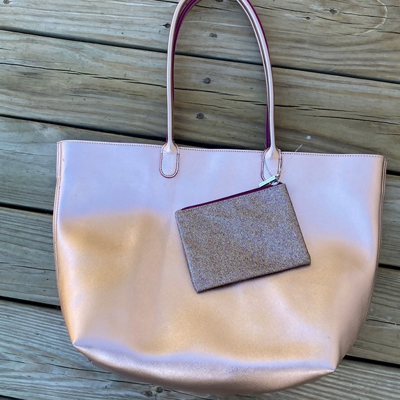Metallic tote & Glitter wristlet - Picture 2 of 9